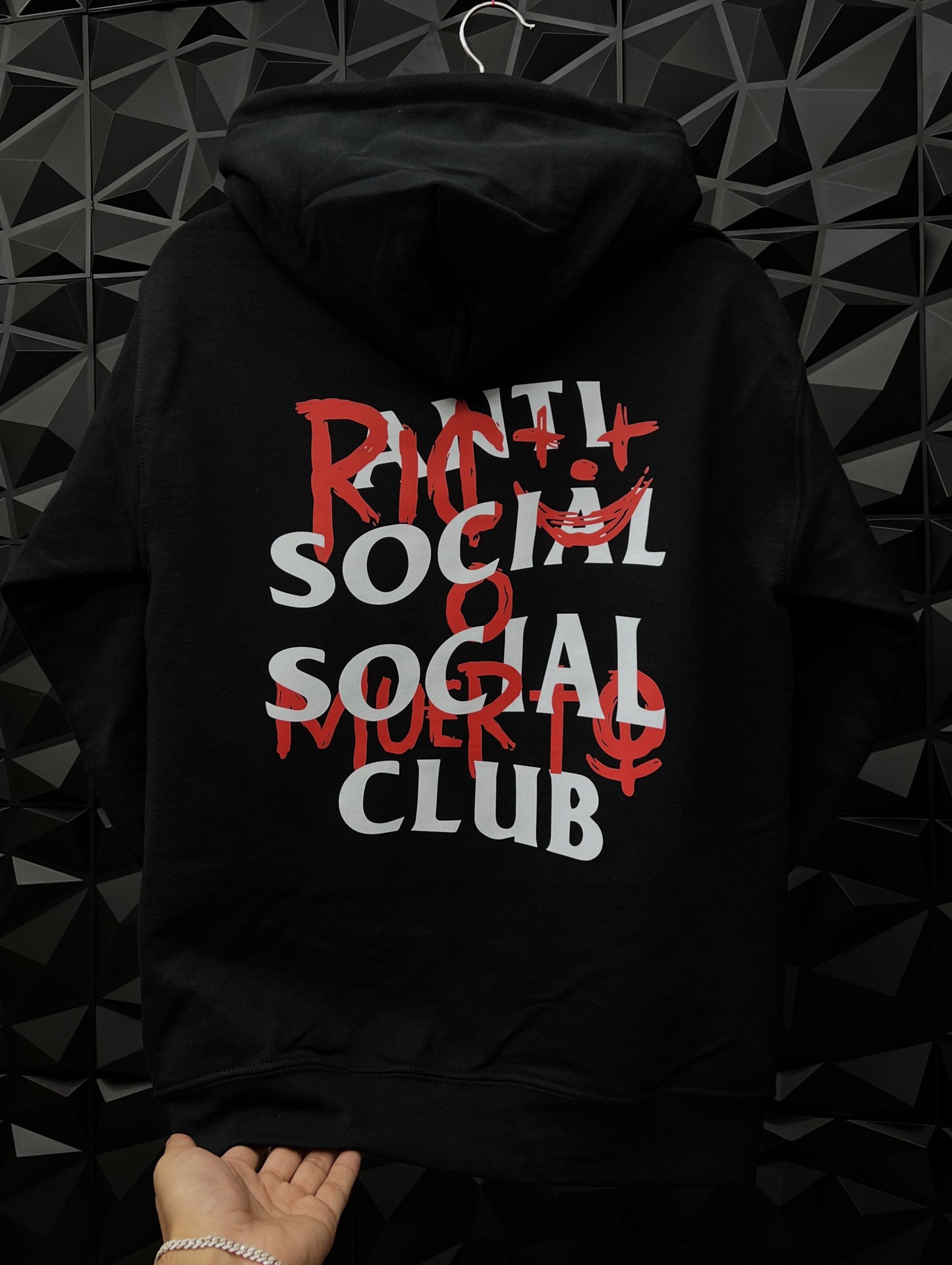 Antisocial x Rico Muerto Rojo