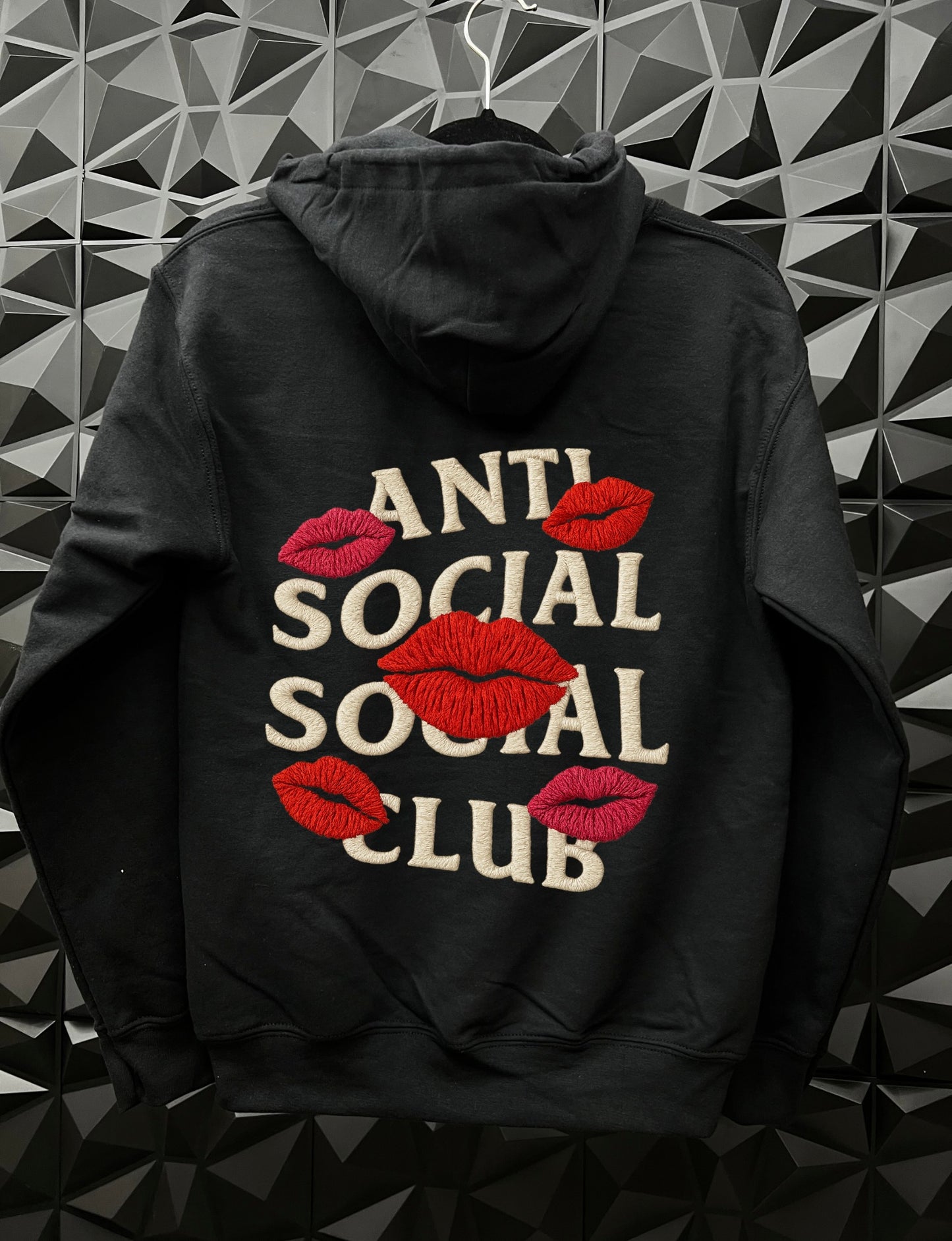 Antisocial x kiss